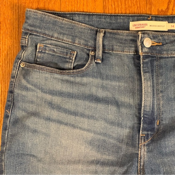 Levi Strauss Blue Jeans Women’s Size 14 - Picture 4 of 5
